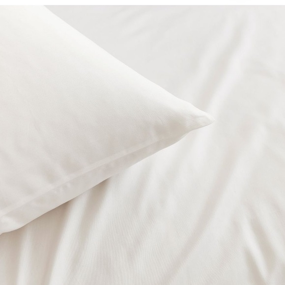 Pottery Barn Retreat Heritage Sateen Standard Pillowcases Set of 2 in White - Picture 2 of 5